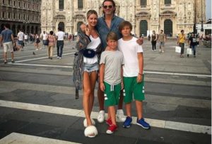 Internauci-nabijaja-sie-z-kapci-Rozenek-uwazaj-zebys-nie-wdepnela-w-kurza-kupe_article