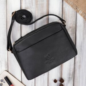 torebka-damska-skorzana-na-ramie-ze-zlotymi-okuciami-czarna-paolo-peruzzi-si-38-blz