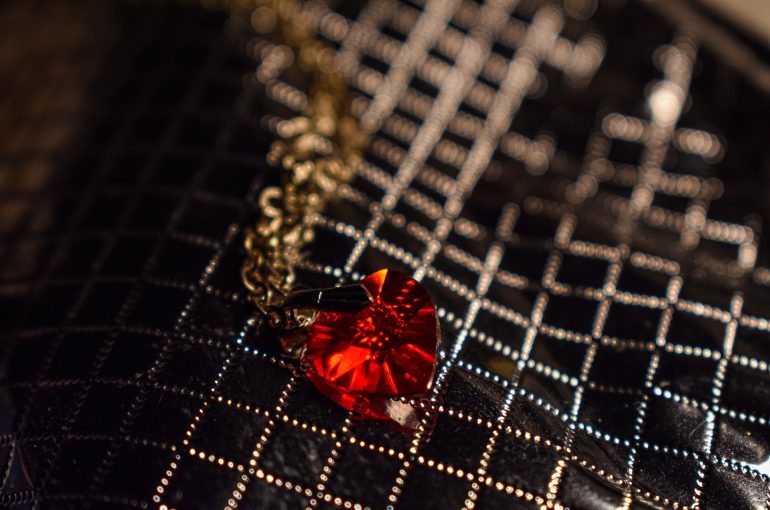 swarovski-red-heart-crystal-full-of-shine-2022-01-03-17-48-21-utc